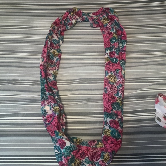 3 Piece Scarves - Picture 3 of 6